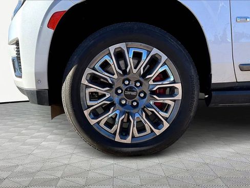 Used 2023 GMC Yukon Denali Ultimate image 8