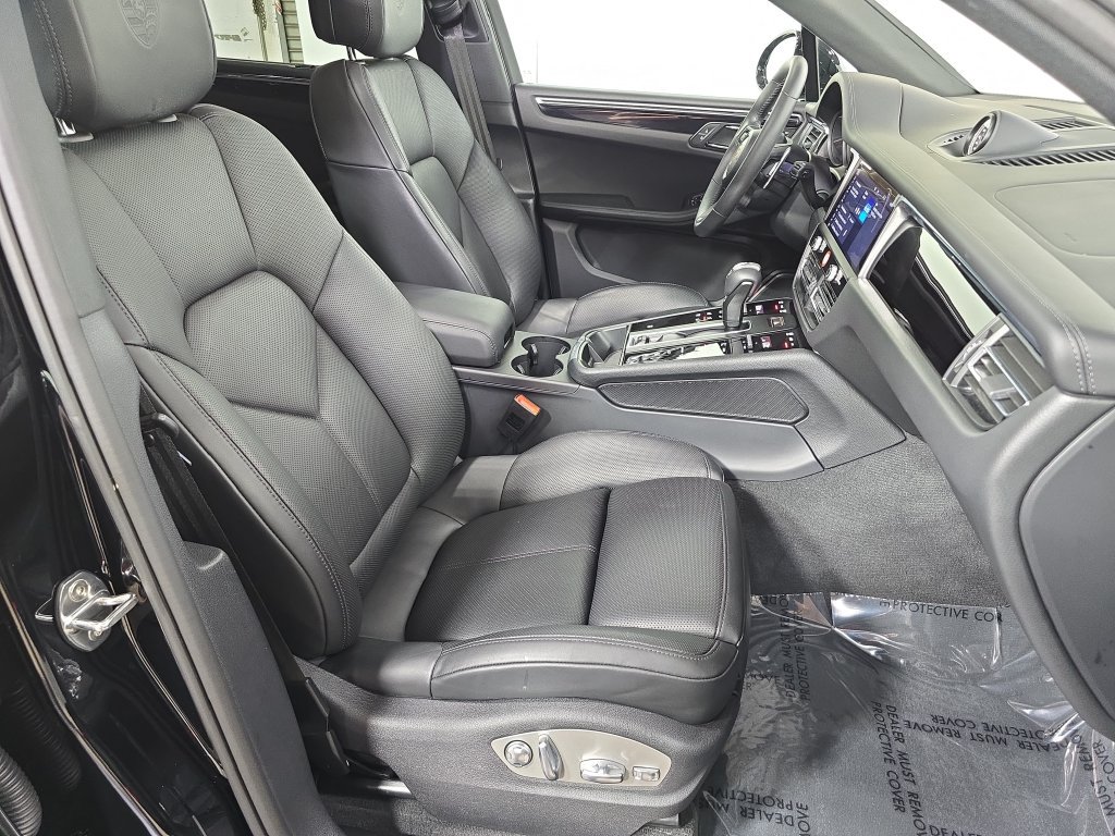 Certified 2026 Porsche Macan AWD/4WD image 27
