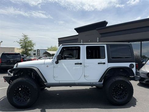 Used 2017 Jeep Wrangler Unlimited Rubicon w/ Connectivity Group AWD/4WD image 2