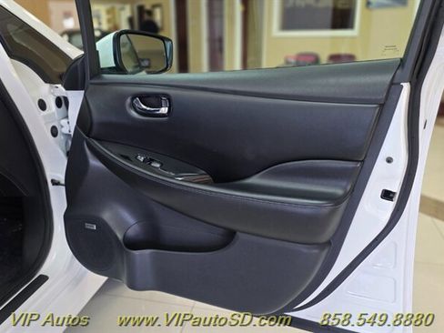 Used 2018 Nissan Leaf SL w/ SL Technology Package image 12
