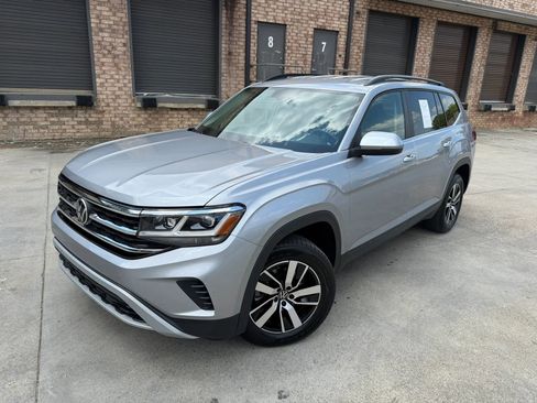 Used 2022 Volkswagen Atlas SE image 2