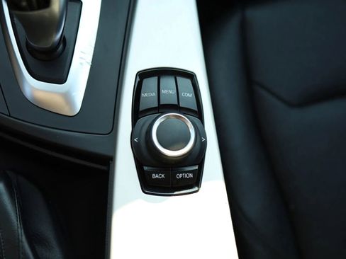 Used 2018 BMW 320i xDrive 320i xDrive Sedan 4D w/ Convenience Package image 23