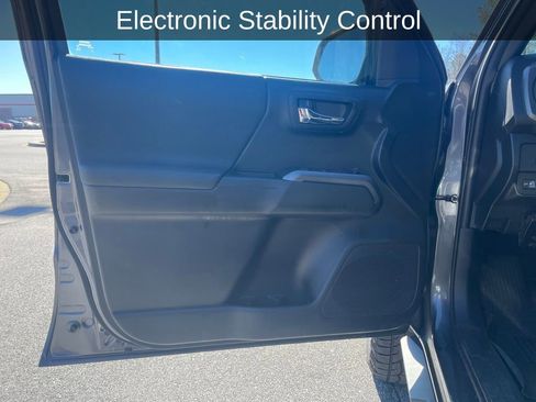 Used 2021 Toyota Tacoma TRD Sport image 12