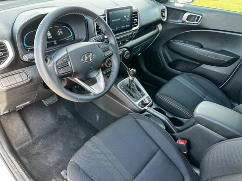 Used 2026 Hyundai Venue SEL FWD image 15