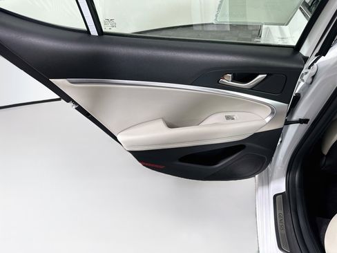 Used 2025 Genesis G70 2.5T RWD image 26