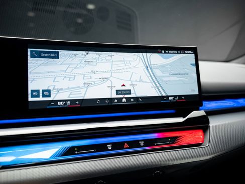 Used 2025 BMW M5 image 52