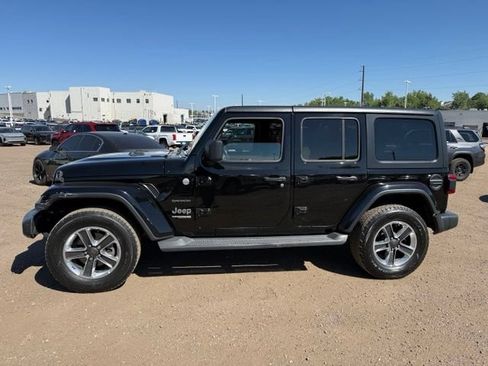 Used 2018 Jeep Wrangler Unlimited Sahara AWD/4WD image 2