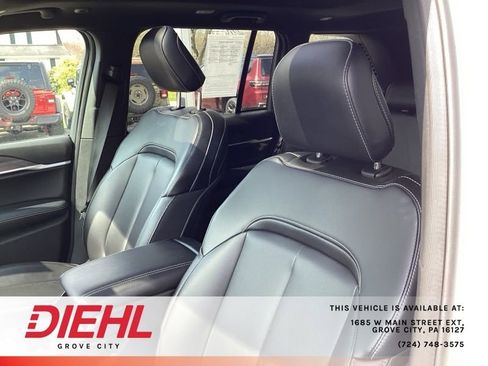 Used 2025 Jeep Grand Cherokee Limited w/ Black Appearance Package AWD/4WD image 19