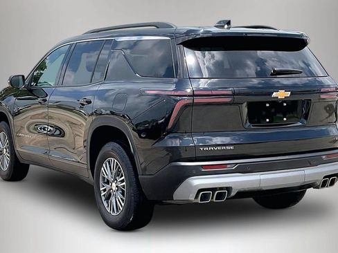 Used 2024 Chevrolet Traverse LT FWD image 4