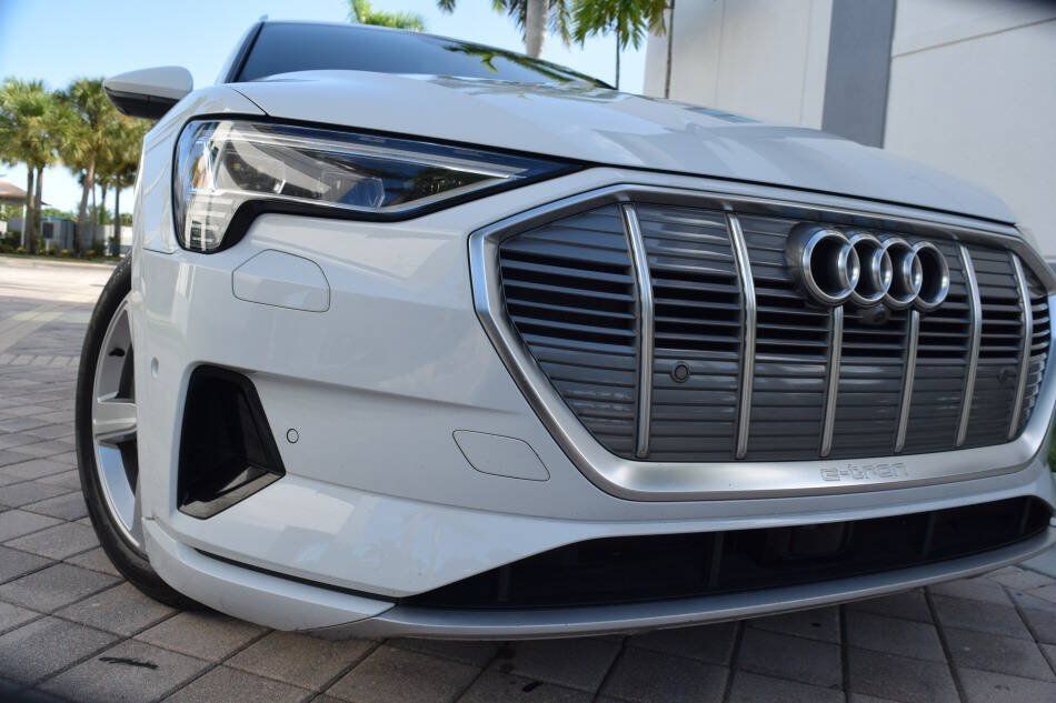 Used 2019 Audi e-tron Prestige w/ Prestige Package AWD/4WD image 11