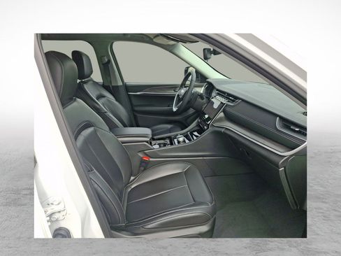 Used 2023 Jeep Grand Cherokee Limited AWD/4WD image 11