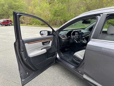 Used 2018 Honda CR-V Touring image 12