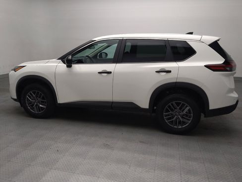 Used 2024 Nissan Rogue S FWD image 3