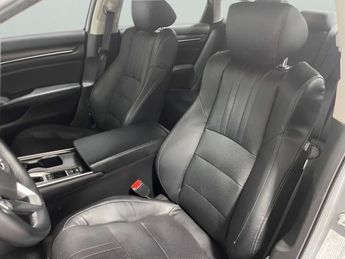 Used 2018 Honda Accord Touring image 11