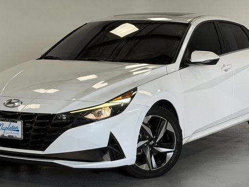 Certified 2022 Hyundai Elantra SEL w/ Convenience + Premium Package FWD image 1