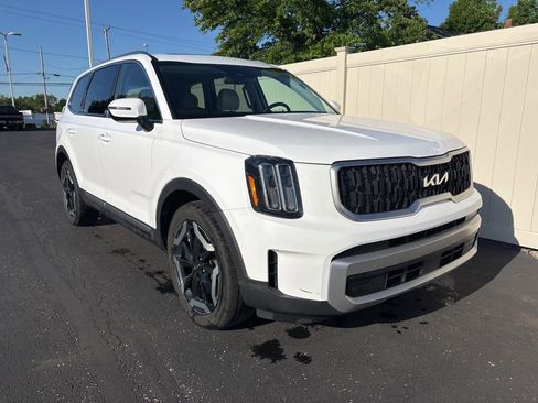 Used 2023 Kia Telluride EX w/ EX Captain's Chair Package AWD/4WD image 2