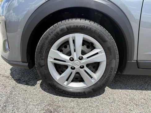 Used 2022 Nissan Kicks S image 27