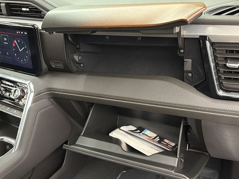 Used 2025 GMC Sierra 3500 Denali w/ Denali Reserve Package image 40