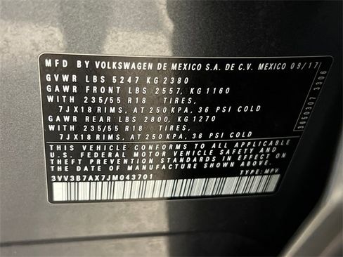 Used 2018 Volkswagen Tiguan SE image 28