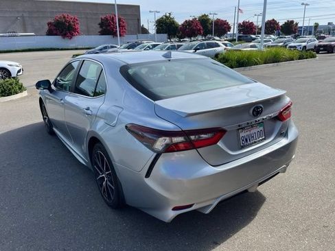 Used 2021 Toyota Camry SE FWD image 7