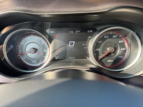 Used 2015 Dodge Charger SE w/ Power Sunroof Group RWD image 13