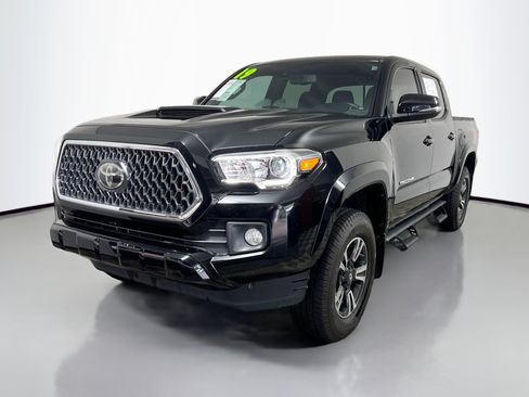 Used 2019 Toyota Tacoma TRD Sport AWD/4WD image 10