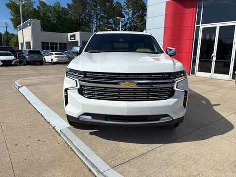 Used 2024 Chevrolet Suburban Premier RWD image 2
