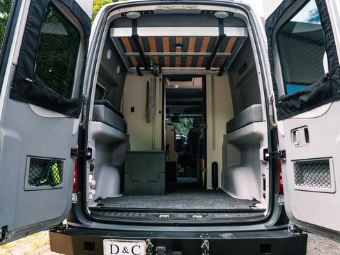 Used 2018 Mercedes-Benz Sprinter 2500 image 16