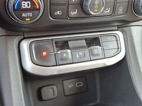 Certified 2023 GMC Acadia SLE w/ Driver Convenience Package image 15