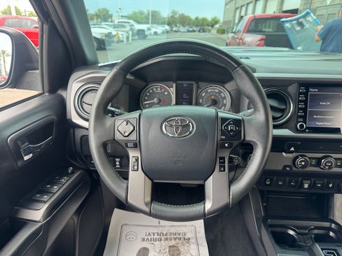 Used 2020 Toyota Tacoma TRD Sport w/ Technology Package RWD image 9