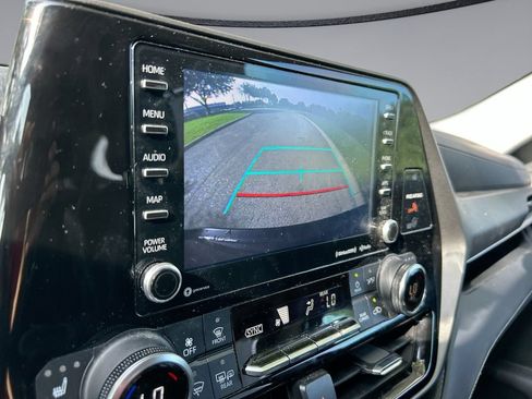 Used 2022 Toyota Highlander XLE FWD image 23