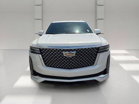 Used 2022 Cadillac Escalade Luxury RWD image 2