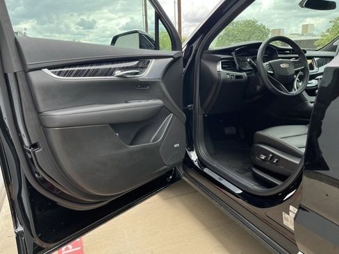Certified 2025 Cadillac XT6 Premium Luxury image 31