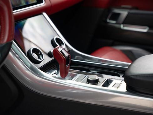 Used 2022 Land Rover Range Rover Sport SVR image 22