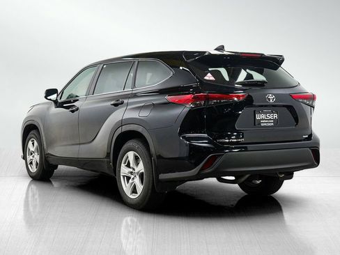 Used 2023 Toyota Highlander L AWD/4WD image 3