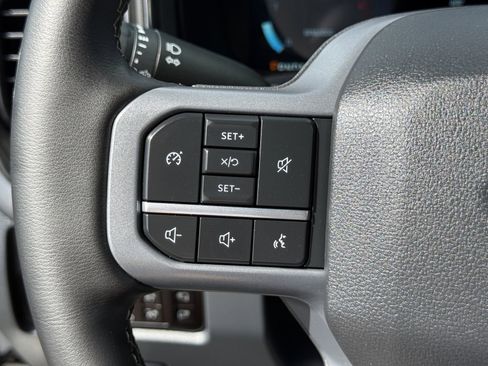 Used 2025 Ford F250 Lariat AWD/4WD image 32