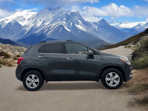 Used 2018 Chevrolet Trax LT w/ LT Convenience Package image 6