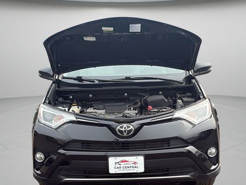 Used 2018 Toyota RAV4 XLE AWD/4WD image 24