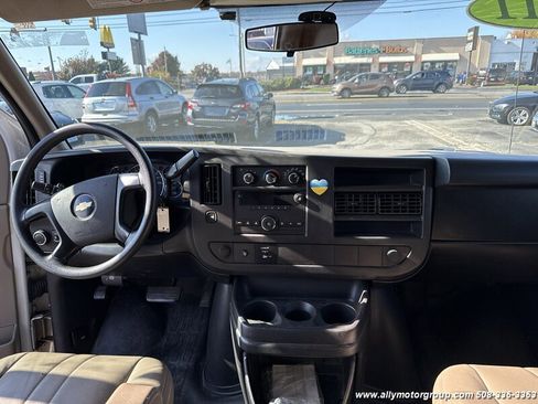 Used 2011 Chevrolet Express 2500 image 9