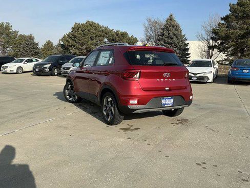 New 2025 Hyundai Venue Limited image 3