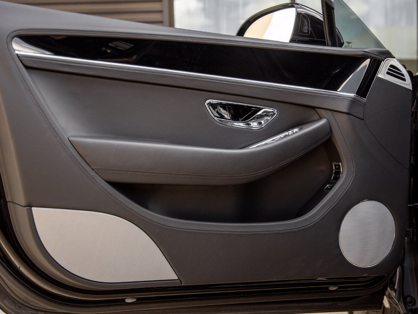 Used 2023 Bentley Continental GT Mulliner AWD/4WD image 21