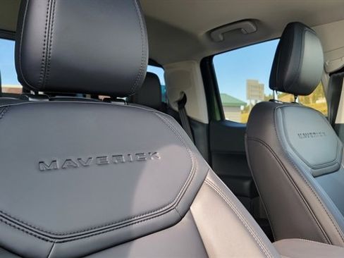 Used 2025 Ford Maverick Lariat w/ Black Appearance Package image 43