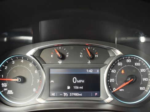 Used 2023 Chevrolet Traverse LT FWD image 17