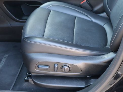 Used 2023 GMC Acadia SLT w/ Elevation Edition FWD image 16