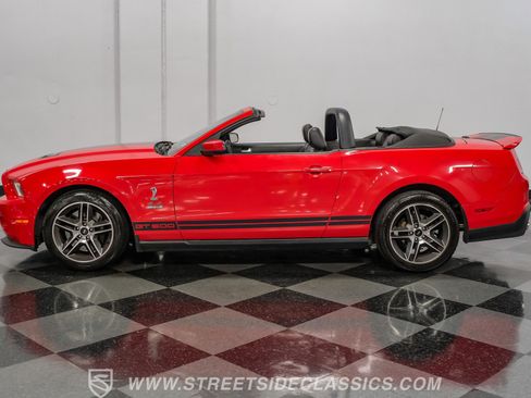 Used 2010 Ford Mustang Shelby GT500 RWD image 2