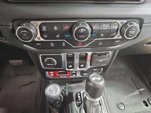 Used 2024 Jeep Wrangler Rubicon w/ Convenience Group image 29