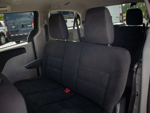 Used 2019 Dodge Grand Caravan SE w/ UConnect Hands-Free Group FWD image 23