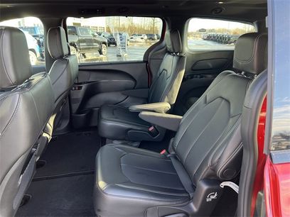 New 2026 Chrysler Pacifica Select