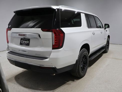 Used 2021 GMC Yukon XL SLT w/ SLT Premium Package image 2