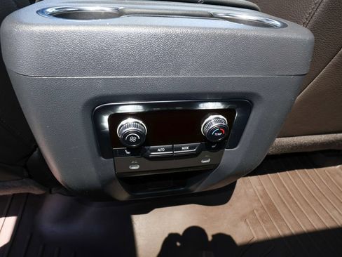 Used 2022 GMC Yukon Denali AWD/4WD image 15
